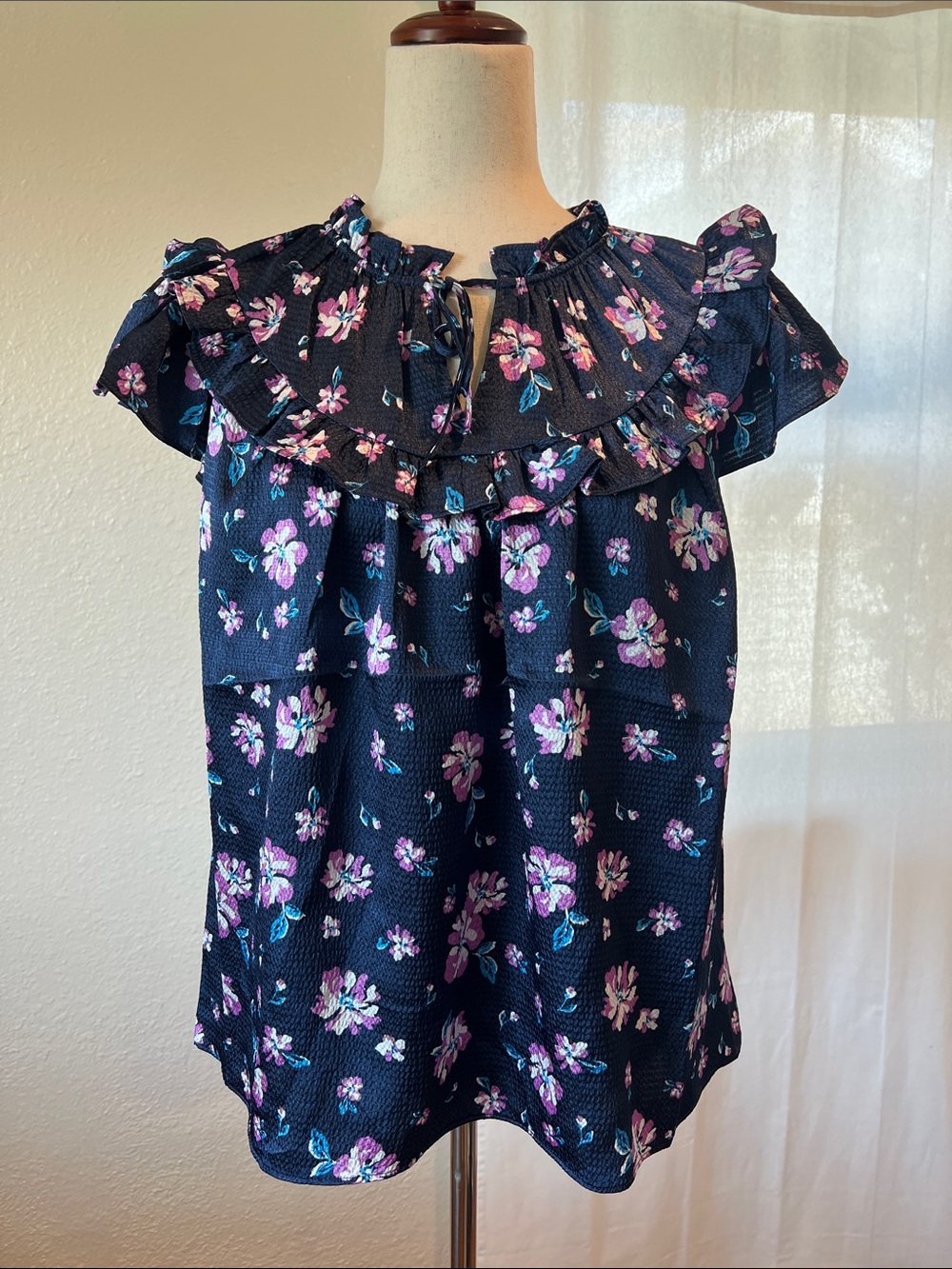 Draper James Navy Floral Ruffle Yoke Top size S. NWOT